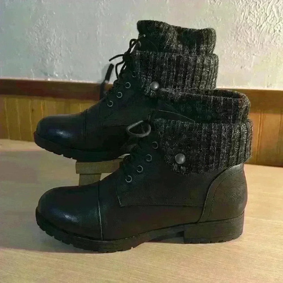 Jessica Cline Black Faux Leather “Karson” booties - Picture 3 of 6